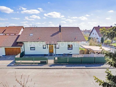 Vielseitiges Zweifamilienhaus                                                                    ...