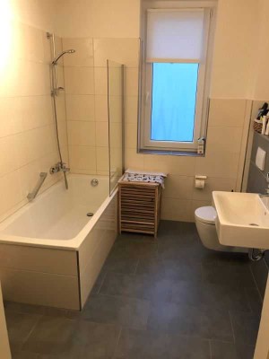 **** Modernisierte 2-Zi-Wohnung mit Loggia in ruhiger Lage von Frohnhausen ****
