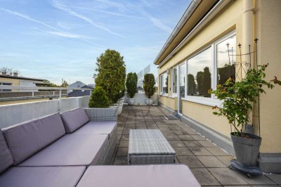 Sehr sonniges Penthouse mit großer Dachterrasse und Potential in Trudering
