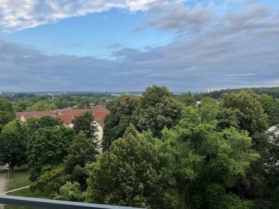 Hoch hinaus - Toller Ausblick einer 3-Zi-Wohnung mit Balkon und TG  - Sindelfingen