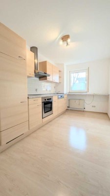 Großzügige 2-Zimmer-Whg! Innenstadtlage! Mit Loggia und TG-Stellplatz! Sofort frei!