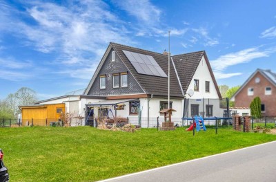 Großes Einfamilienhaus mit Garten nahe Hamburg