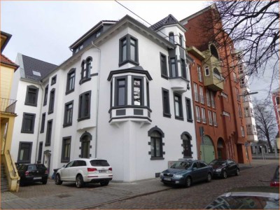 Schöne und vollständig renovierte 4-Zimmer-Wohnung mit geh. Innenausstattung mit EBK in Bremerhaven