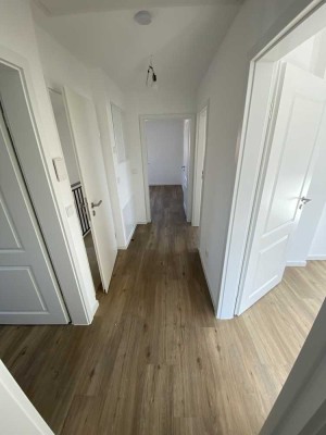 Erstbezug nach Sanierung mit EBK und Balkon: freundliche 3-Zimmer-Wohnung in Mainz