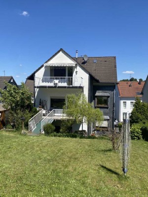 Schöne 4,5-Zimmer Wohnung mit EBK, Balkon, Kelleranteil, Gartenmitbenutzung in Remscheid Hasten