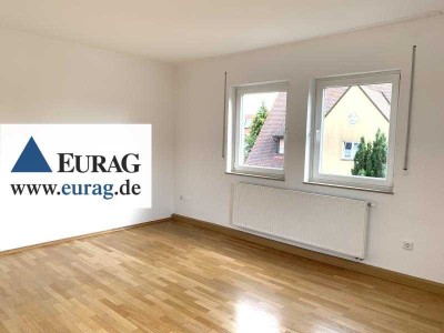 N-Höfles: Für Singles! Frisch renoviert - 2,5-Zi-Whg. im 1.OG, Parkett, tolles Tageslichtbad