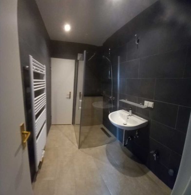 Kernsanierte 4-Zimmer Wohnung mit Balkon im 3. OG in Bergheim