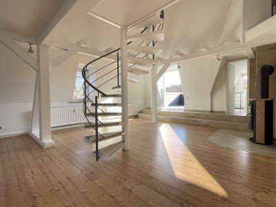 Modernisierte 3-Raum Dachgeschosswhg. mit Dachterrasse & Kamin