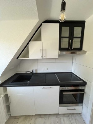Attika-Wohnung mit 3 Zimmern, frisch renoviert in Kitzingen, komplett saniert in 2022