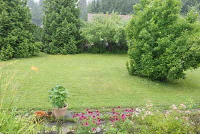 3-Zimmer-Wohnung mit großem Garten; Anfragen bitte nur per email!