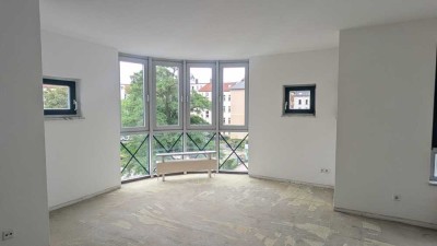 Bezugsfreie Eigentumswohnung mit hellem Erker im Leipziger Westen