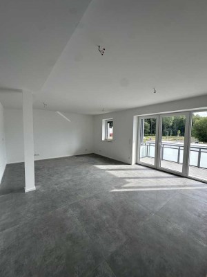 Lichtdurchflutete 3 R Wohnung mit großem Balkon! + Garage und Stellplatz