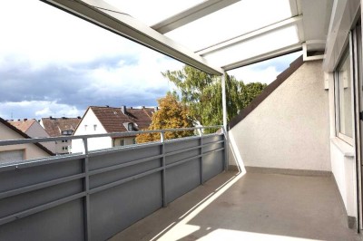 VIER LOGGIEN - Sonne von früh bis spät! Ca. 96 m² 4- Zimmer-Dachgeschosswohnung in