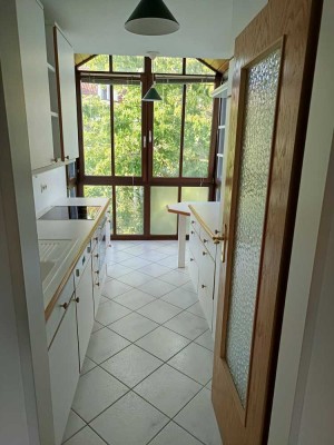 Schöne 2-Zimmer Galerie-Wohnung mit Süd-Balkon und EBK  in Unterföhring