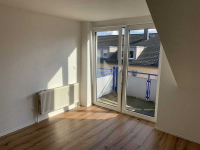 Zentrale, sonnige 2 Zimmer DG Wohnung mit Balkon und Stellplatz