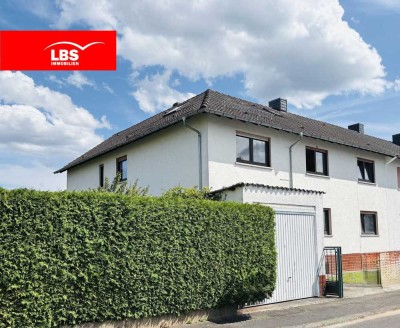Sehr großzügiges Wohnhaus mit zwei Wohneinheiten und ausgebautem Dachgeschoss – vielseitig nutzbar !