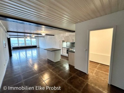 Großzügige Wohnung mit Balkon und Weitblick über Waldmünchen