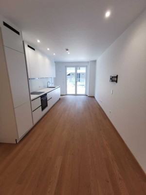 Stillvolle 2-Zimmer Wohnung in modernen Neubau mit EBK und Balkon