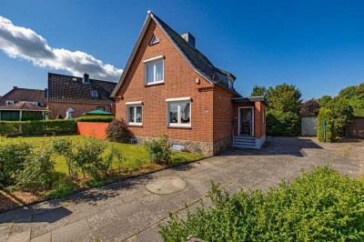 Modernisiertes Einfamilienhaus mit großem Garten in Kiel-Wellsee