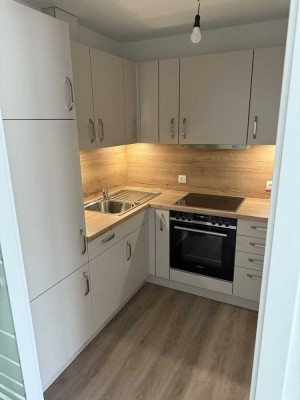 Betreutes Wohnen: Exklusives 60-Plus-Wohnen: Stilvolle 2-Zimmer-Residenz mit Westterrasse und Betreu