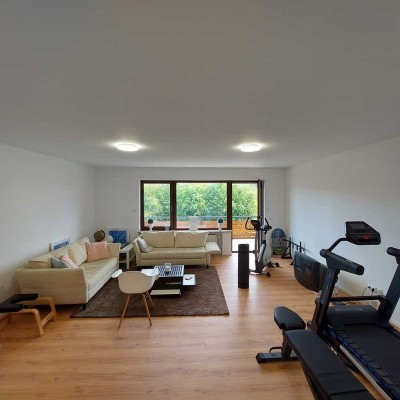 Helle 2-Zimmer-Wohnung mit Südbalkon, Einbauküche & Stellplatz – ideal für Pendler & Flughafenmitarb