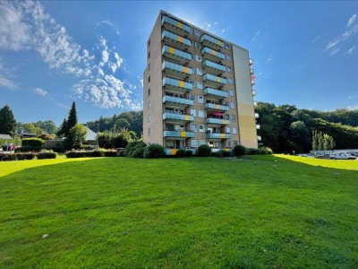 Großzügig geschnittene 2-Zi.-Wohnung mit Balkon!