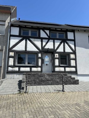 Geräumiges, 5-Raum Haus mit PV Anlage und neuer Innenausstattung in Nörvenich Hochkirchen