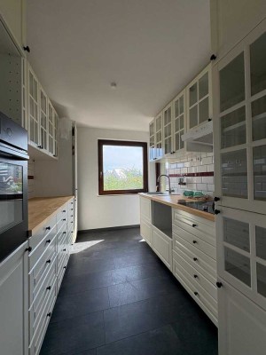 Schöne, gepflegte 2 Zimmer Wohnung mit Balkon inkl. Küche