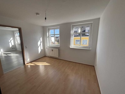 Lichtdurchflutete 2 Zimmer Wohnung - 3 Geh Minuten zur City - renoviert