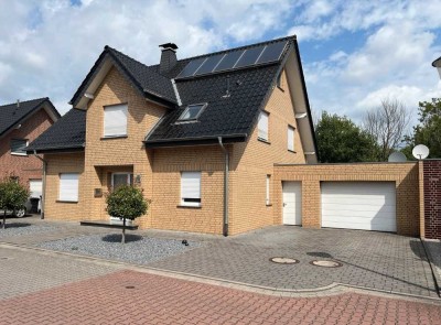 Modernes Einfamilienhaus mit Garten, Doppelgarage und hochwertiger Ausstattung