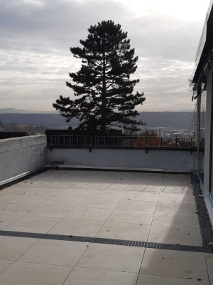Helle 3,5-Zimmer Penthouse-Wohnung mit Balkon in Esslingen am Neckar