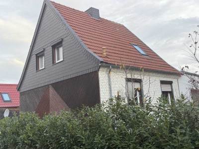 Einfamilienhaus mit Bungalow und Garage in Darlingerode