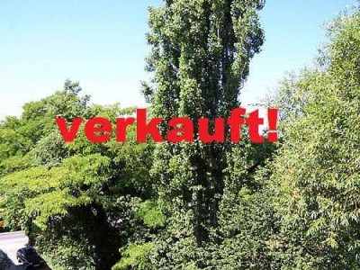 * Auf die Lage kommt es an - 2 Zi. Wohnung mit Parkettvollausstattung & Balkon in Zentrumsnähe *
