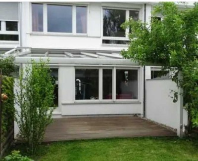 Schönes 5-Zimmer-Reihenhaus mit EBK, 2 Bädern und Dachterrasse in Aschheim