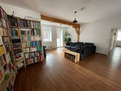 Hochwertige 4 1/2 Zi.-Whg. in ruhigem, großzügigem 2-Fam.-Haus mit sep. Eingang