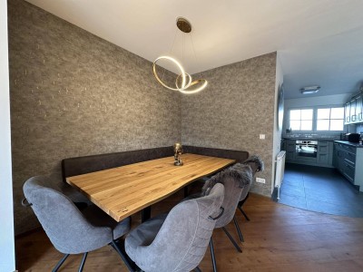 Charmante renovierte Wohnung mit Balkon, Terrasse, Carportplatz &amp; Kamin