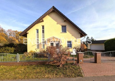 Ihr neues Refugium: Stilvolles Einfamilienhaus mit Garage, Terrasse und viel Platz