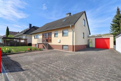 Wohnen auf einer Ebene: Einfamilienhaus mit Traumgrundstück