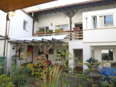 Stadtoase - Individuelles Einfamilienhaus mit kleinem Gäste- oder Bürohaus