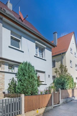 Komplett sanierte Doppelhaushälfte in zentraler Lage
