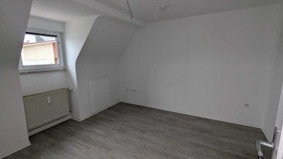 Klein aber fein; teilsanierte Single-Wohnung im DG