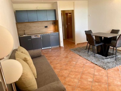 Erstbezug nach Sanierung mit Balkon und EBK: Stilvolle 1-Zimmer-Wohnung mit lux. Innenausstattung