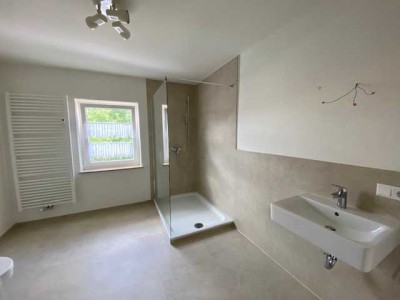 Schöne und gepflegte 2-Raum-Wohnung mit EBK in Leinburg