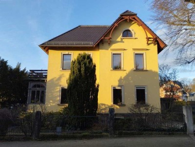 Großzügige 2-Zimmerwohnung mit großem Südbalkon in bester Lage von Radebeul-Oberlößnitz