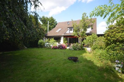 Freistehendes Familiendomizil in Kaarst- Driesch | Große Sonnen- Terrasse | Herrlicher Garten