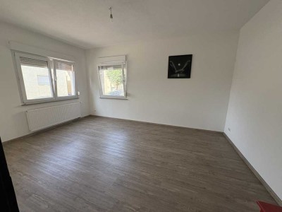 3-Zimmer-Erdgeschosswohnung mit Garten, Stellplatz und Gewölbekeller