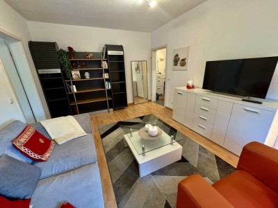 Komplett eingerichtete moderne 2,5-Zimmer-Wohnung mit Balkon und Einbauküche in Duisburg-Huckingen
