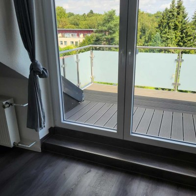 Schöne und gepflegte 2-Zimmer-Dachgeschosswohnung mit Einbauküche in Düren
