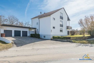 Top-sanierte Dachgeschosswohnung mit Garage und EBK in idyllischer Lage