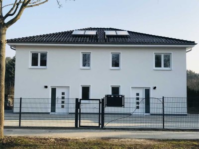 Moderne Doppelhaushälfte in ruhiger Anlage mit Einbauküche